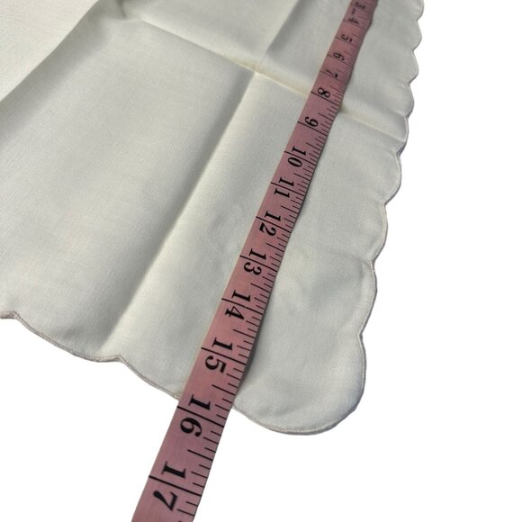 Vintage Linen Cloth Napkins Set of 6 Embroidered Beige Scalloped Hem Farmhouse - Picture 6 of 6